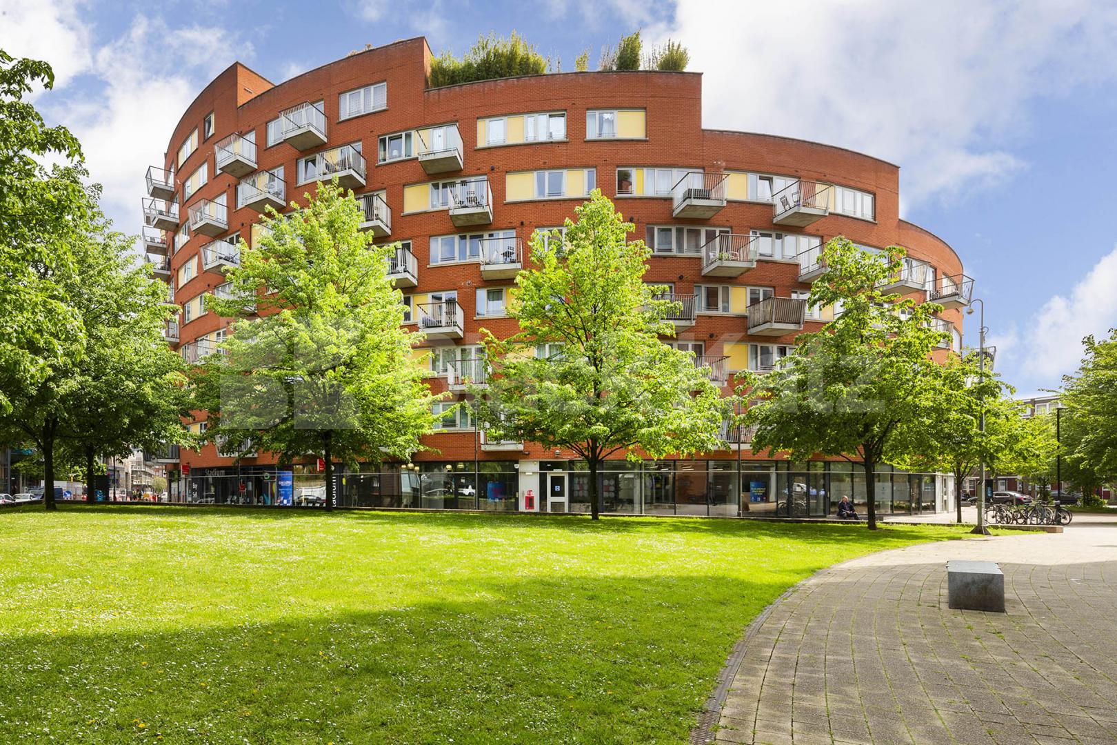 Located within a popular development in Eden Grove with concierge Eden Grove, Holloway